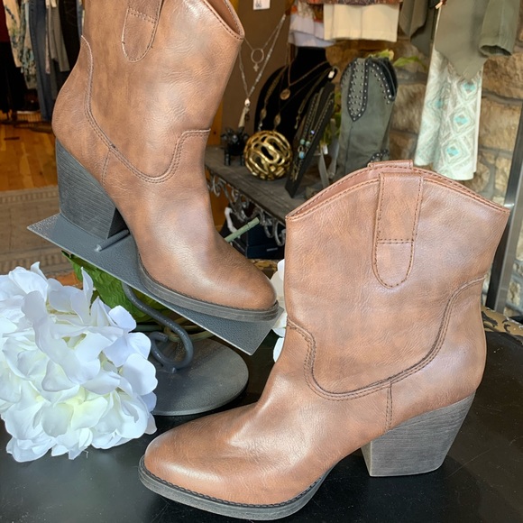 Madden Girl ankle bootie NWOT - Picture 2 of 3